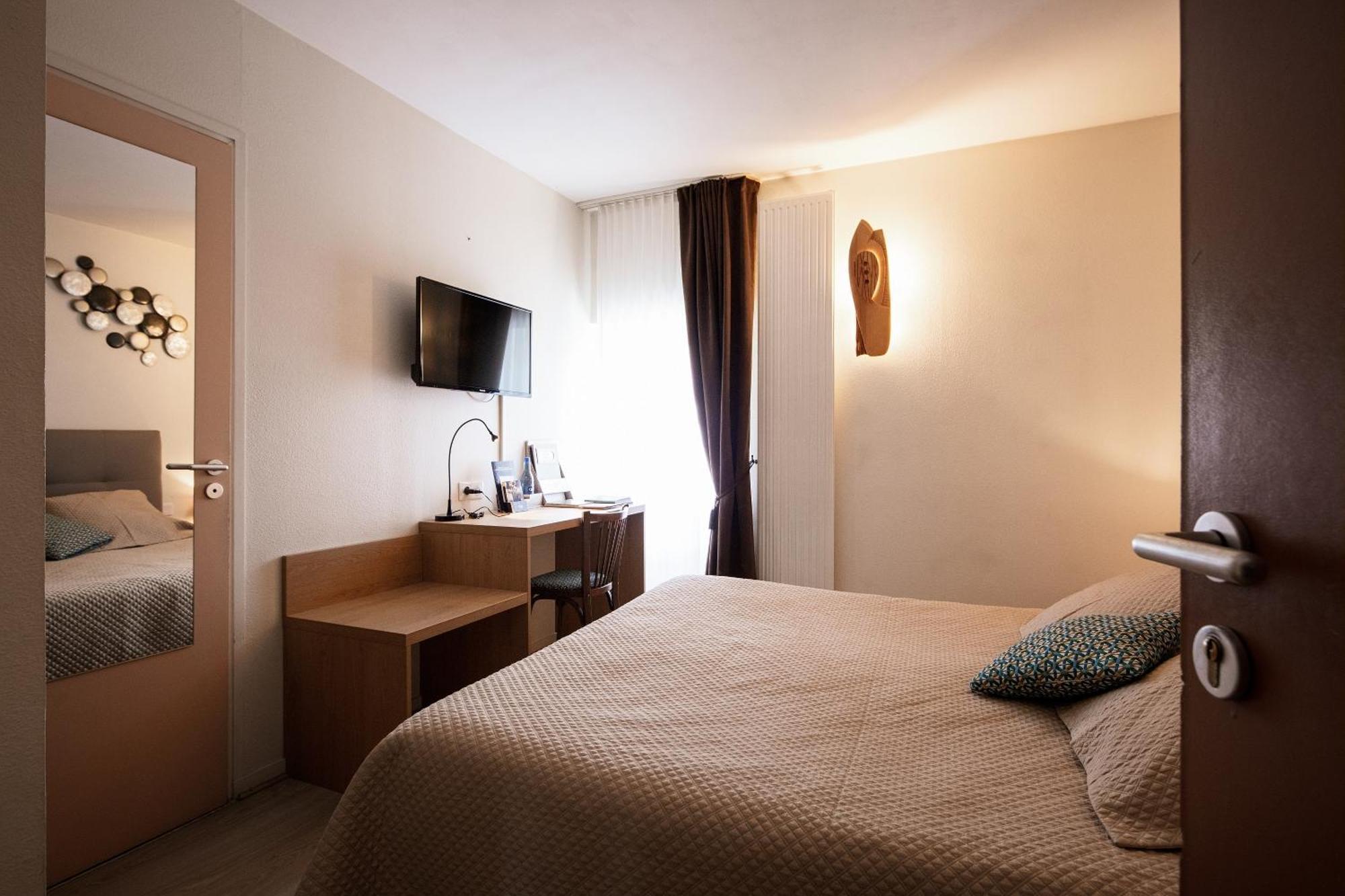 Hôtel Restaurant de la Poste et La Grange Détente, espace bien-être Châteauneuf-de-Randon Habitación foto
